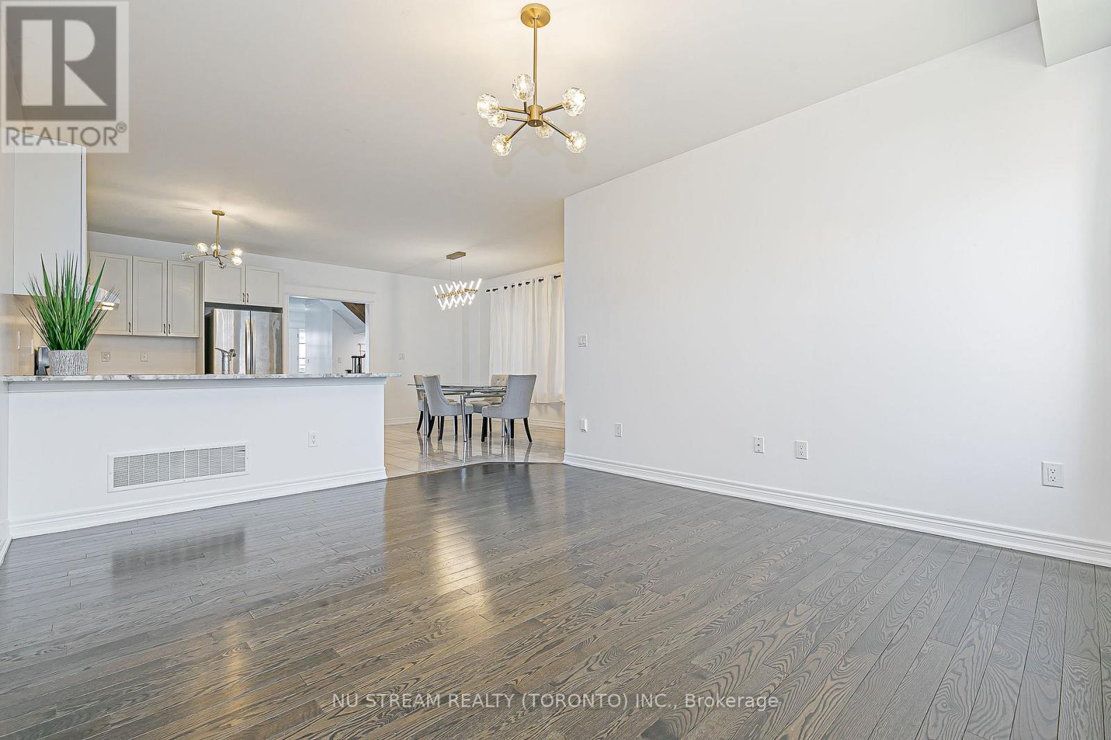 194 Paradelle Drive, Richmond Hill, Ontario  L4E 0E4 - Photo 10 - N13541204