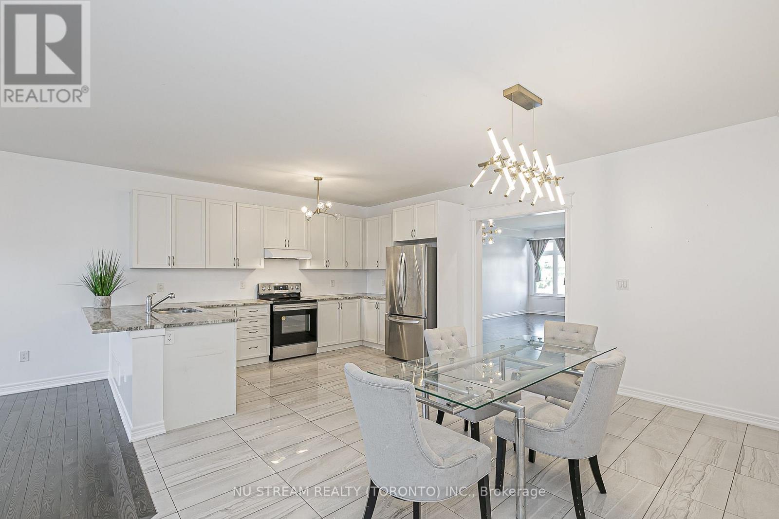 194 Paradelle Drive, Richmond Hill, Ontario  L4E 0E4 - Photo 11 - N13541204
