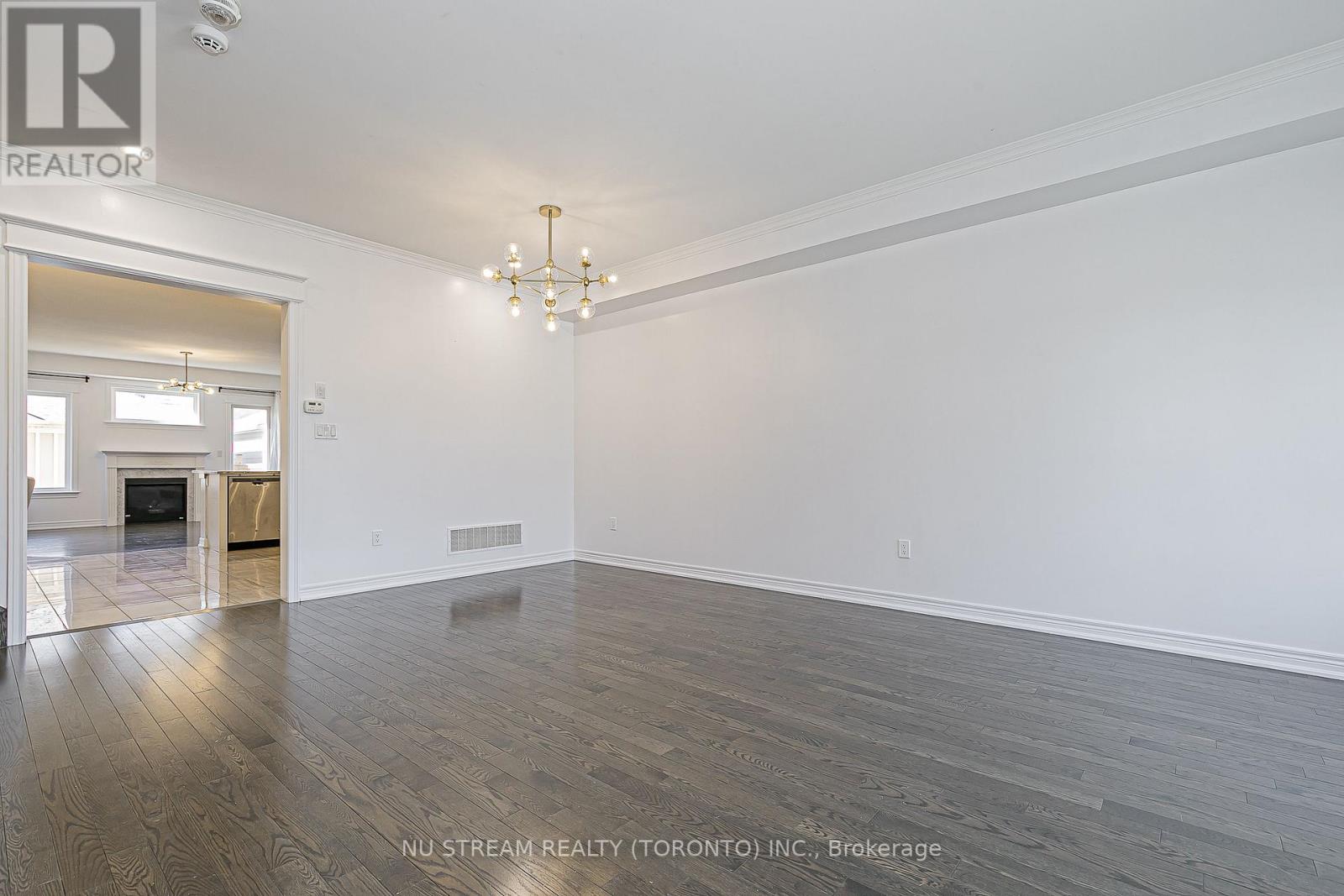 194 Paradelle Drive, Richmond Hill, Ontario  L4E 0E4 - Photo 3 - N13541204