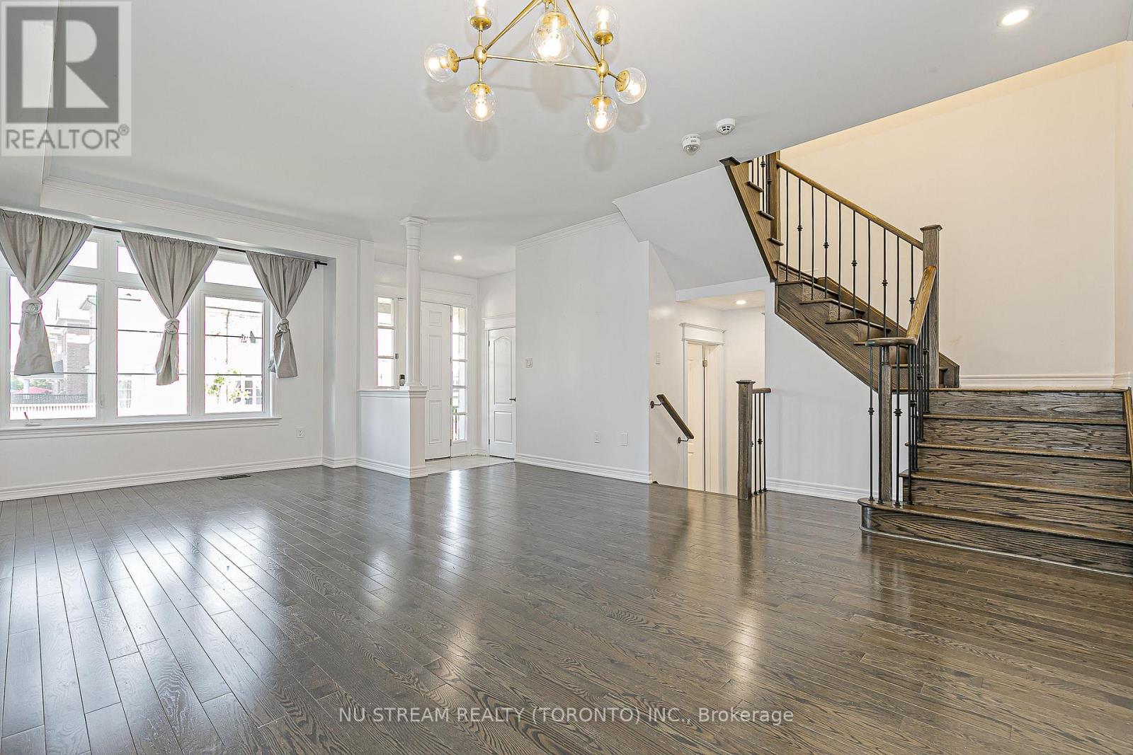 194 Paradelle Drive, Richmond Hill, Ontario  L4E 0E4 - Photo 5 - N13541204