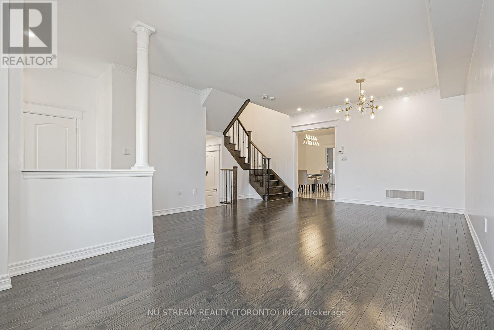 194 Paradelle Drive, Richmond Hill, Ontario  L4E 0E4 - Photo 6 - N13541204
