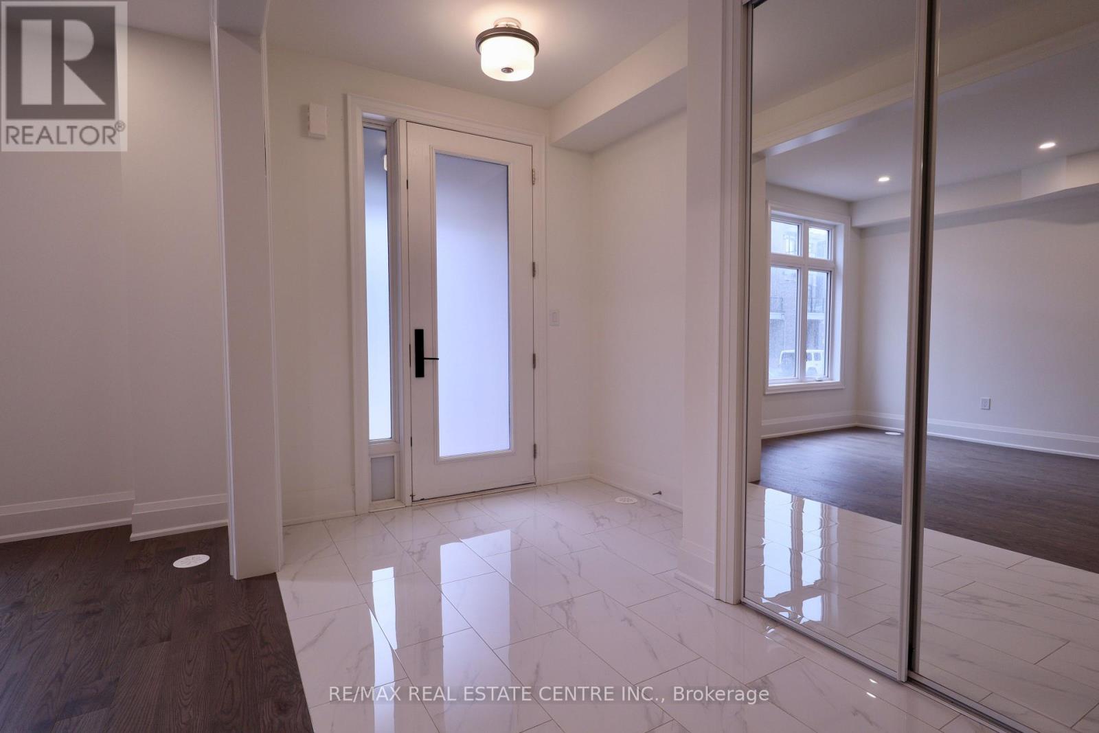 3298 Taha Gardens, Oakville, Ontario  L6M 4K1 - Photo 11 - W13538512