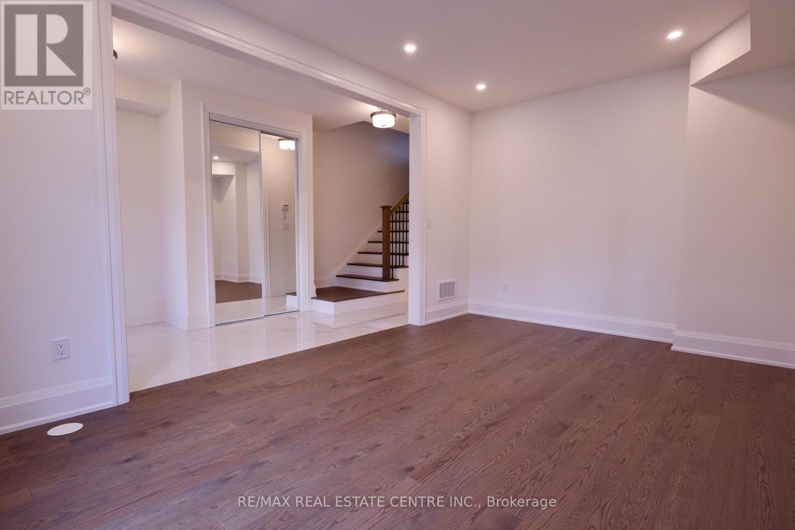 3298 Taha Gardens, Oakville, Ontario  L6M 4K1 - Photo 10 - W13538512