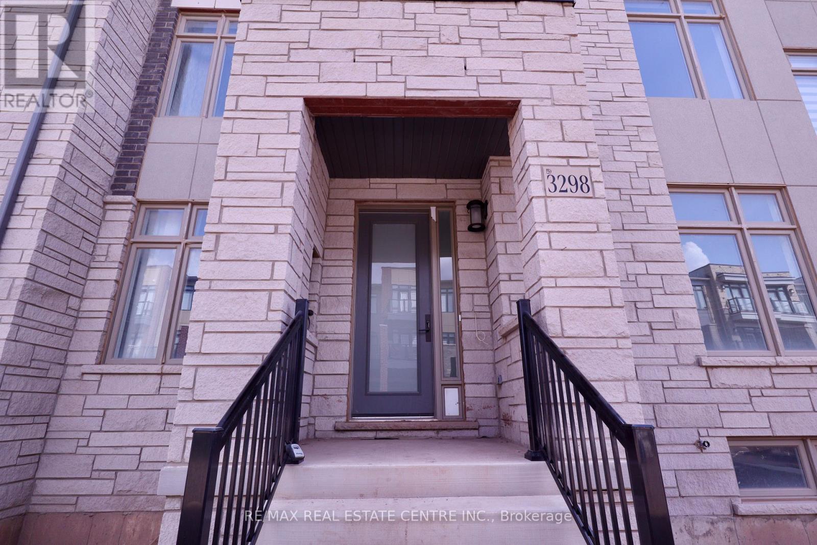 3298 Taha Gardens, Oakville, Ontario  L6M 4K1 - Photo 4 - W13538512