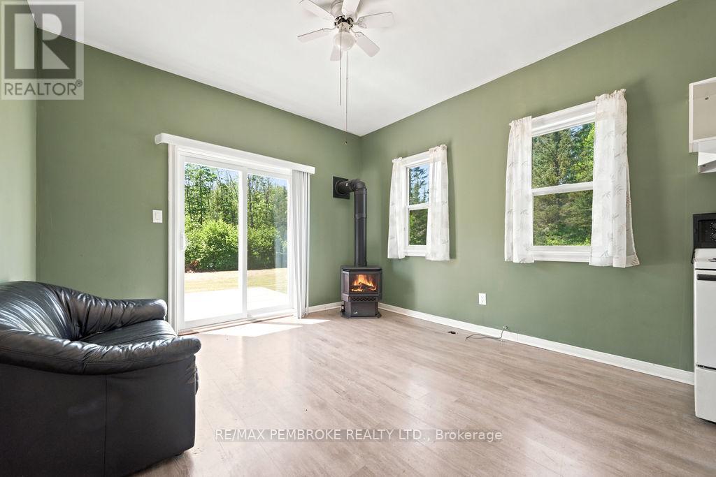37335 Highway 17 Highway, Laurentian Hills, Ontario  K0J 2B0 - Photo 10 - X13541308