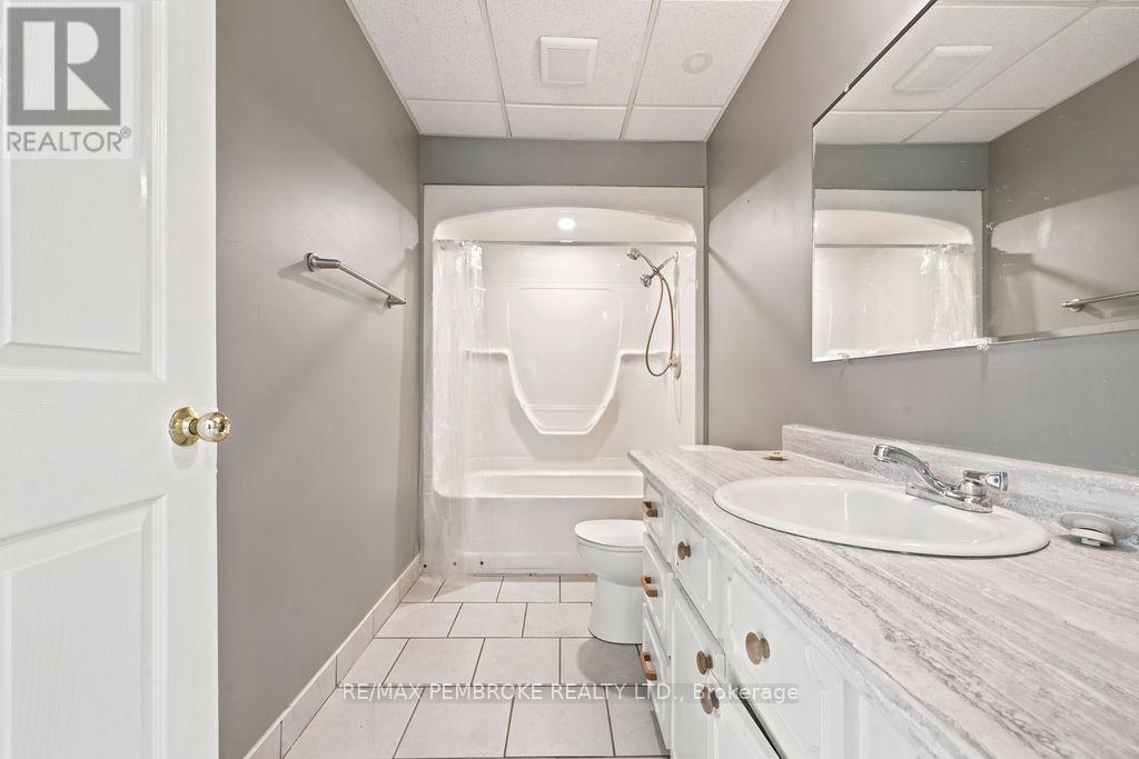37335 Highway 17 Highway, Laurentian Hills, Ontario  K0J 2B0 - Photo 19 - X13541308