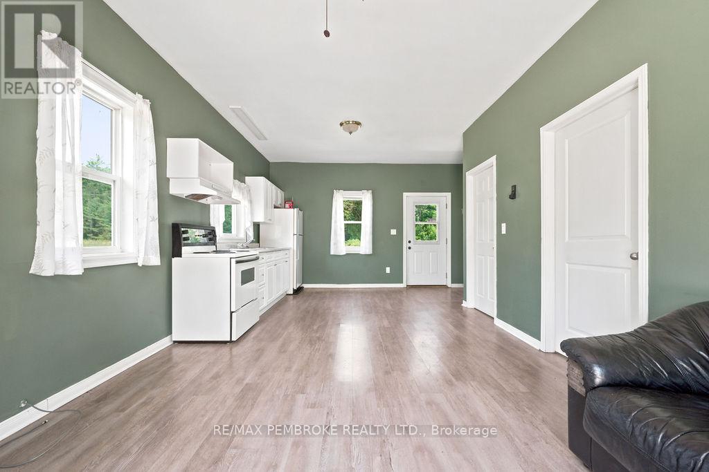 37335 Highway 17 Highway, Laurentian Hills, Ontario  K0J 2B0 - Photo 8 - X13541308