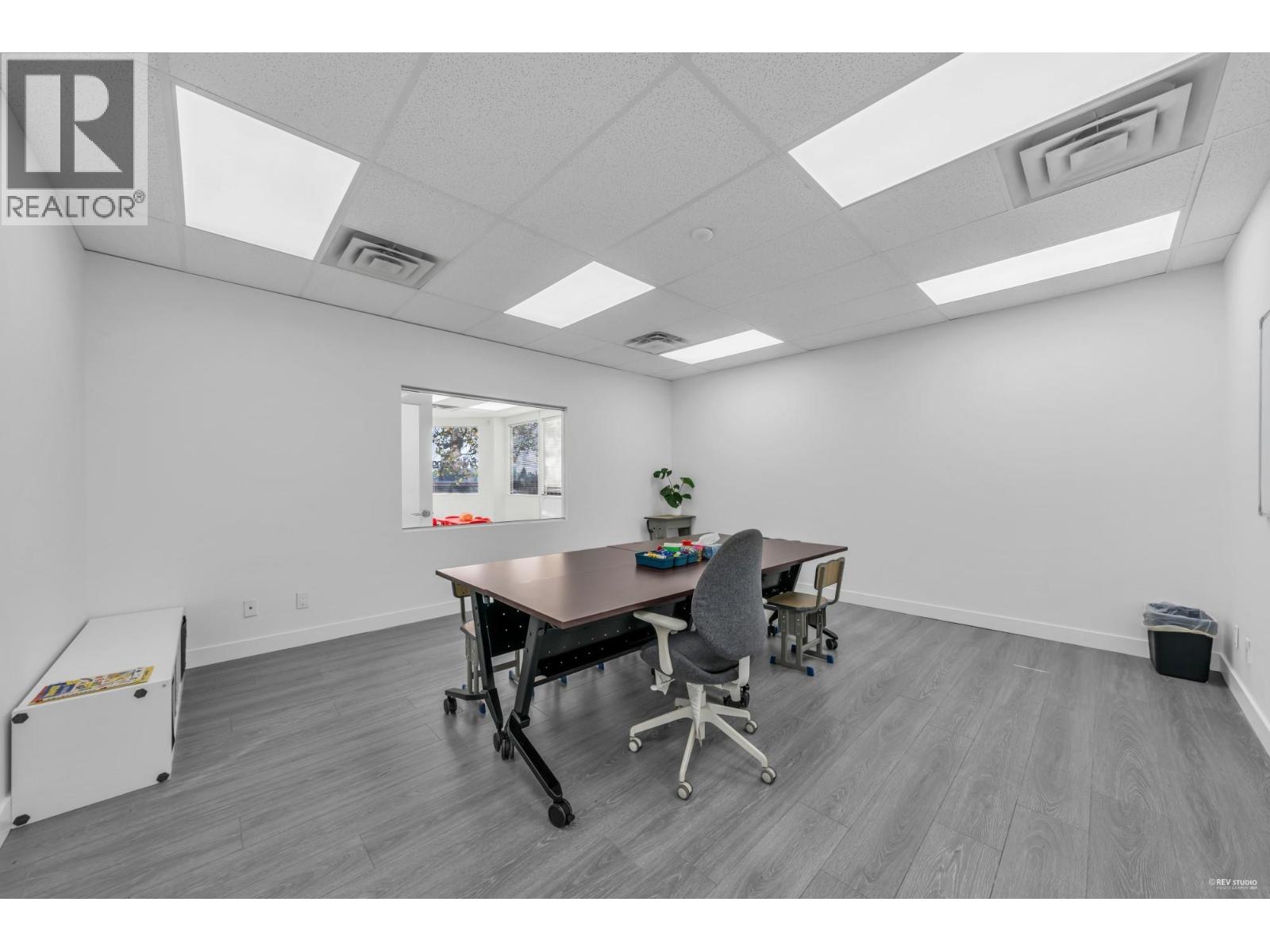 280 5172 KINGSWAY, Burnaby