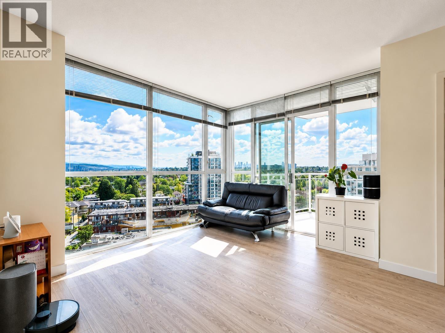 1307 4028 Knight Street, Vancouver, British Columbia  V5N 5Y8 - Photo 2 - R3083803