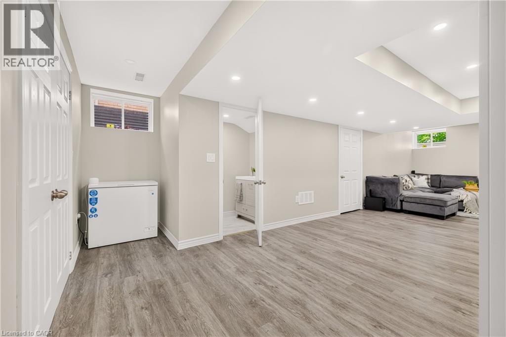 620 Munich Circle, Waterloo, Ontario  N2V 2L6 - Photo 37 - 40846048