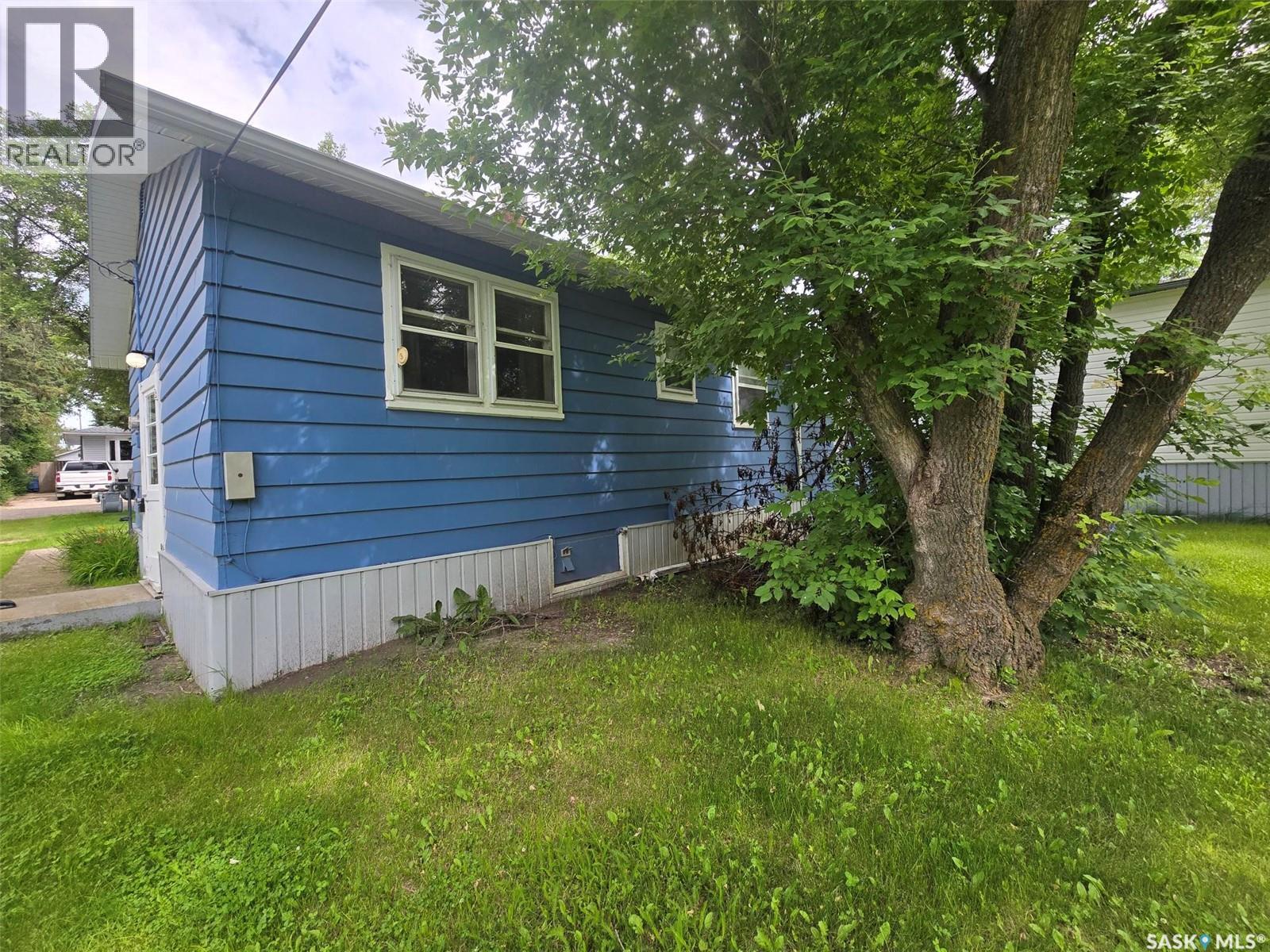 912 Pacific Street, Grenfell, Saskatchewan  S0G 2B0 - Photo 3 - SK042044