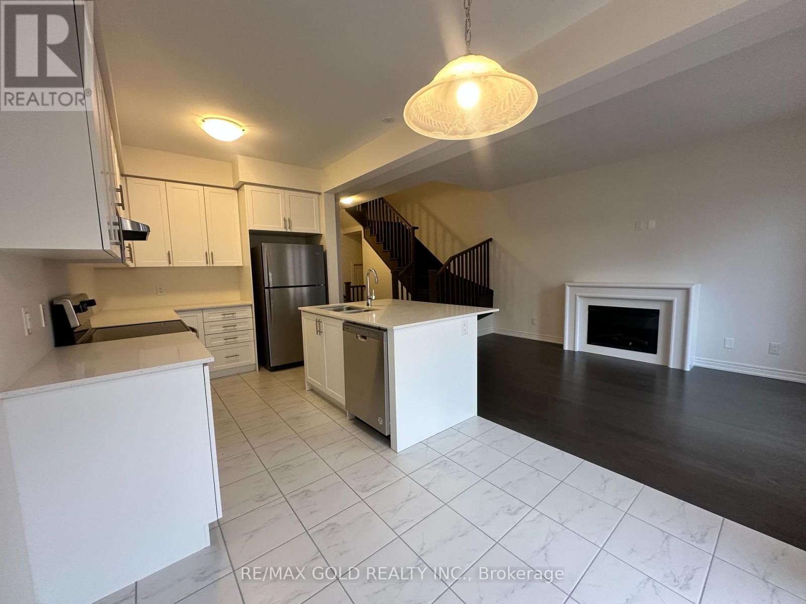 147 Broadacre Drive, Kitchener, Ontario  N2R 0S5 - Photo 4 - X13236668