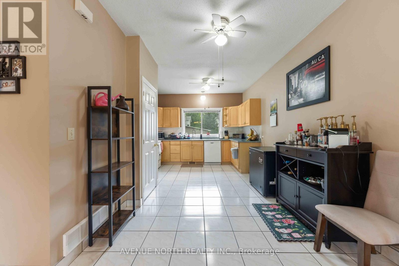 6803 Barsona Place, Ottawa, Ontario  K1C 1J2 - Photo 9 - X13541472