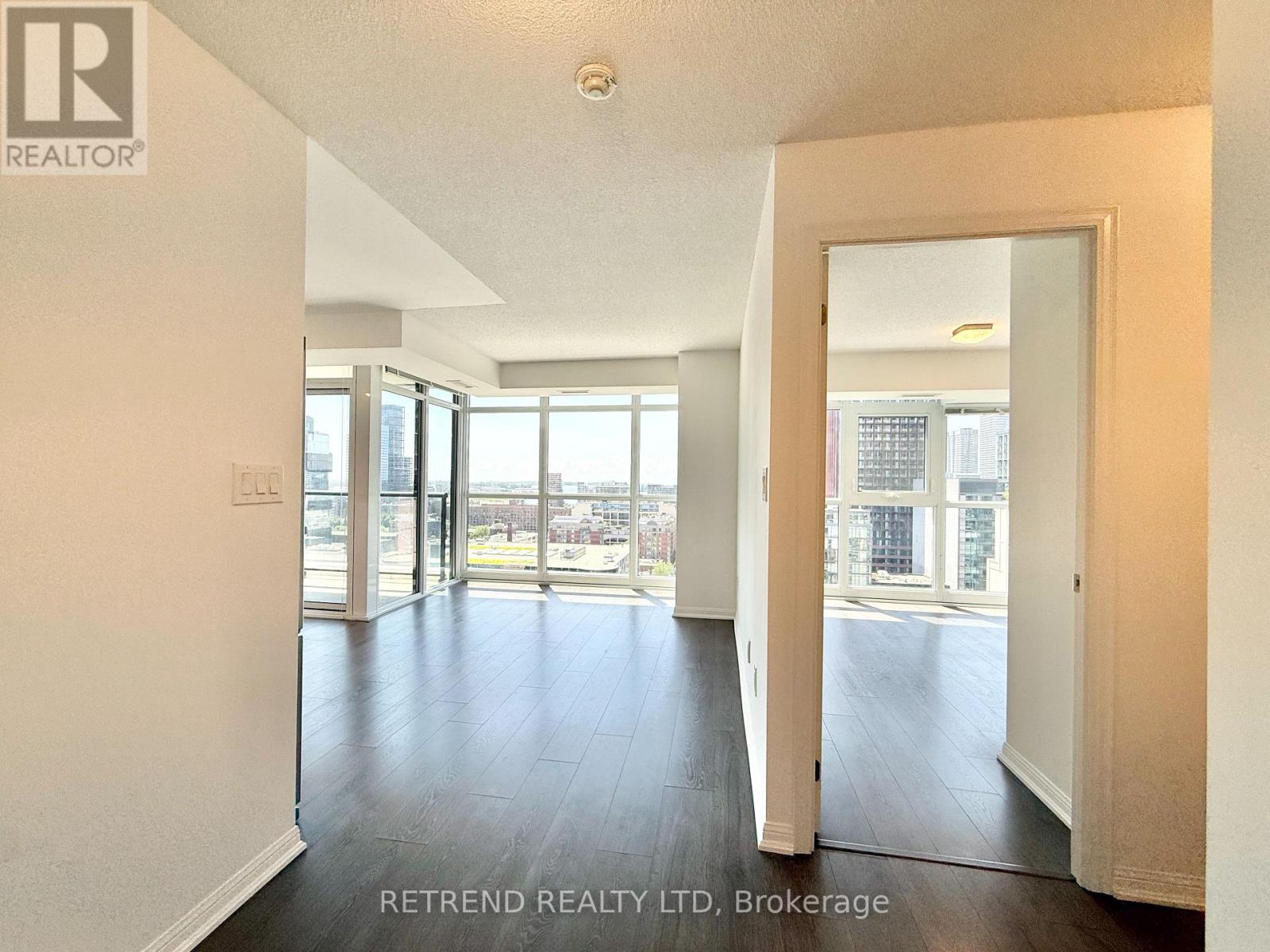 2204 - 400 Adelaide Street E, Toronto, Ontario  M5A 4S3 - Photo 2 - C13541418
