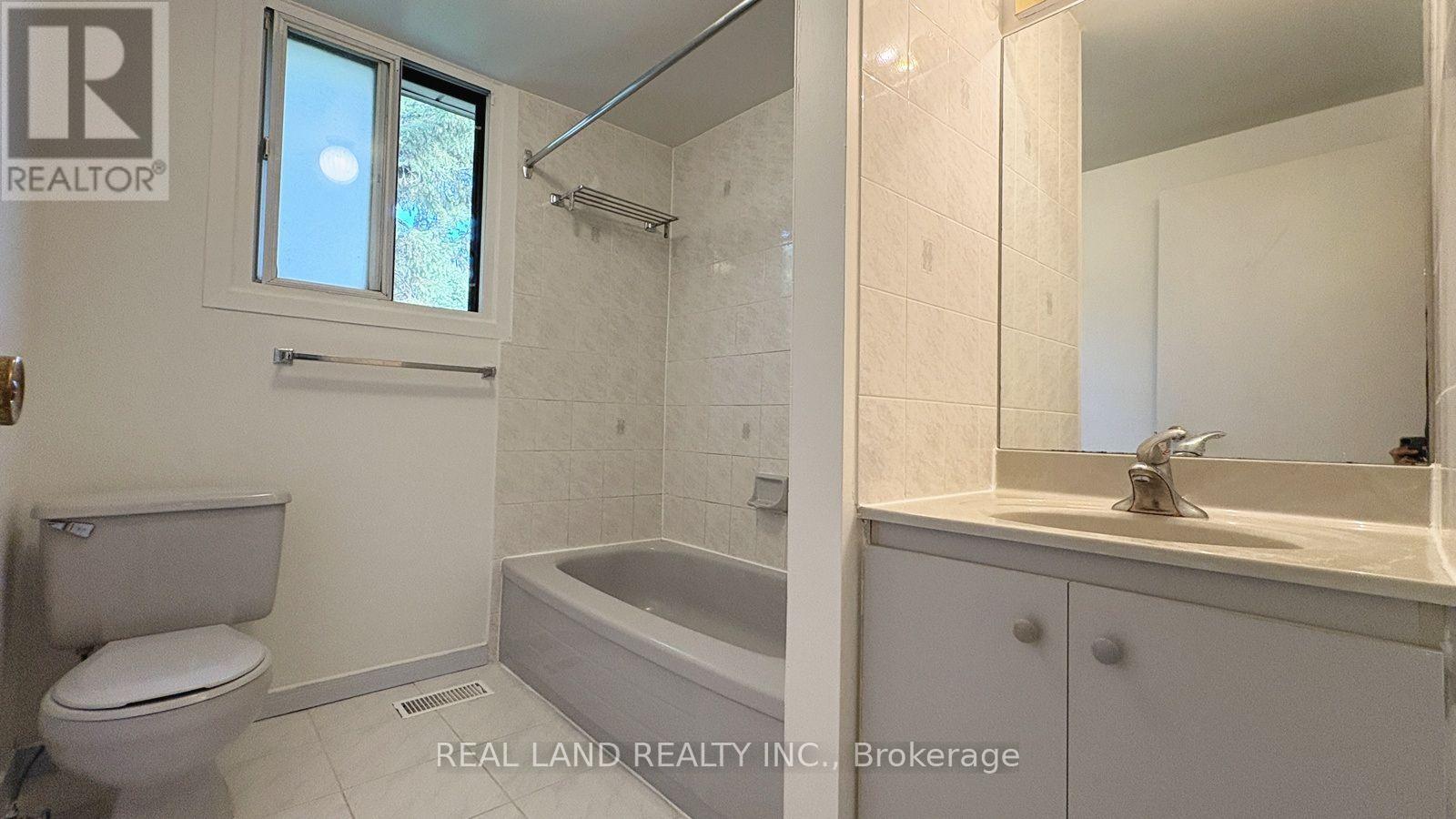 53 Lloydminster Crescent, Toronto, Ontario  M2M 2S2 - Photo 15 - C13541426