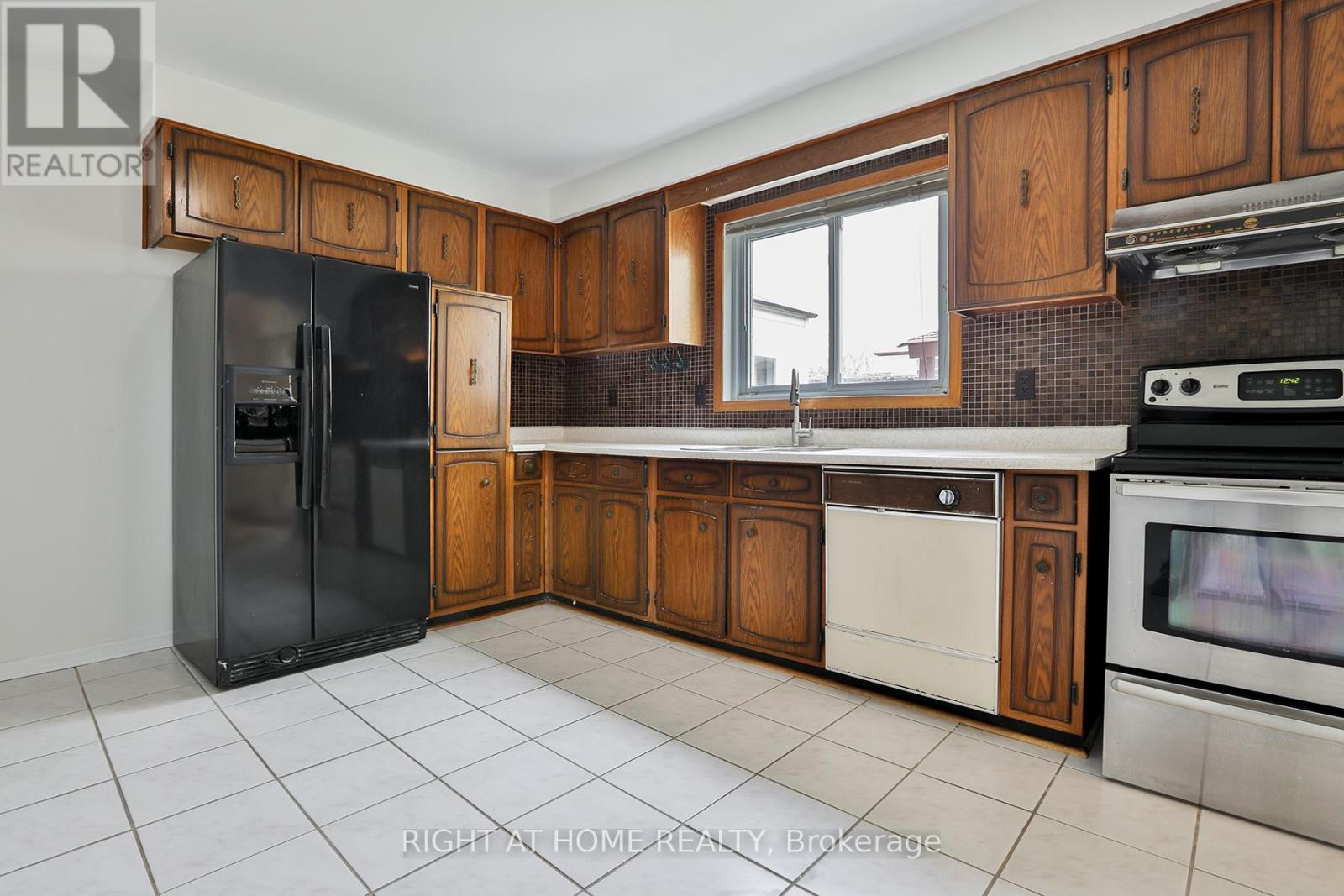 7 Charterhouse Road, Toronto, Ontario  M1S 2T4 - Photo 16 - E13541404