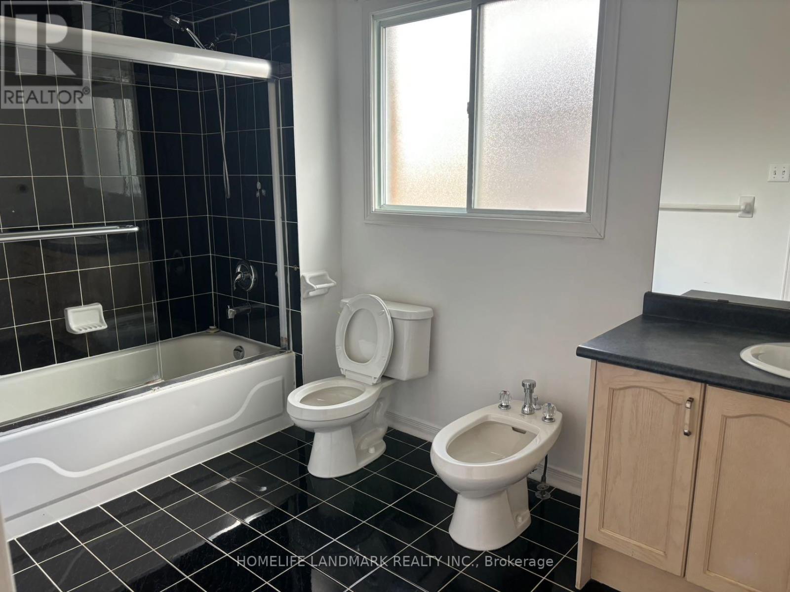 9 Baltic Street, Richmond Hill, Ontario  L4B 4H8 - Photo 11 - N13541410