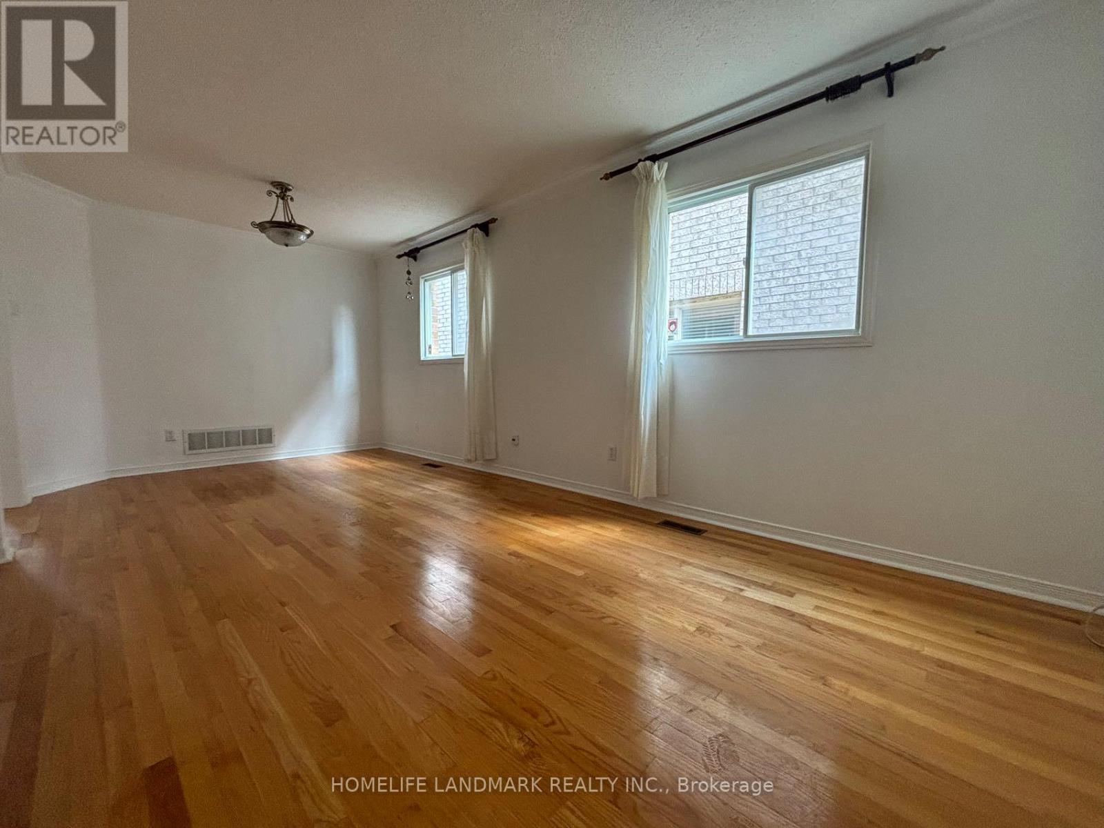 9 Baltic Street, Richmond Hill, Ontario  L4B 4H8 - Photo 2 - N13541410