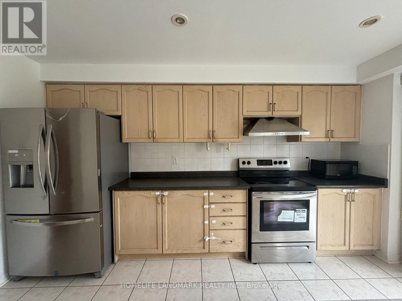 9 Baltic Street, Richmond Hill, Ontario  L4B 4H8 - Photo 3 - N13541410