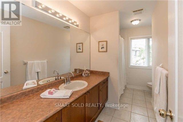 704 Foxcroft Boulevard, Newmarket, Ontario  L3X 1N2 - Photo 11 - N13541422