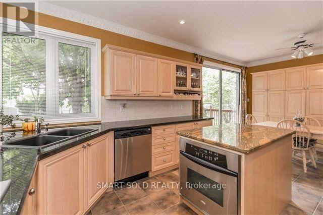 704 Foxcroft Boulevard, Newmarket, Ontario  L3X 1N2 - Photo 6 - N13541422
