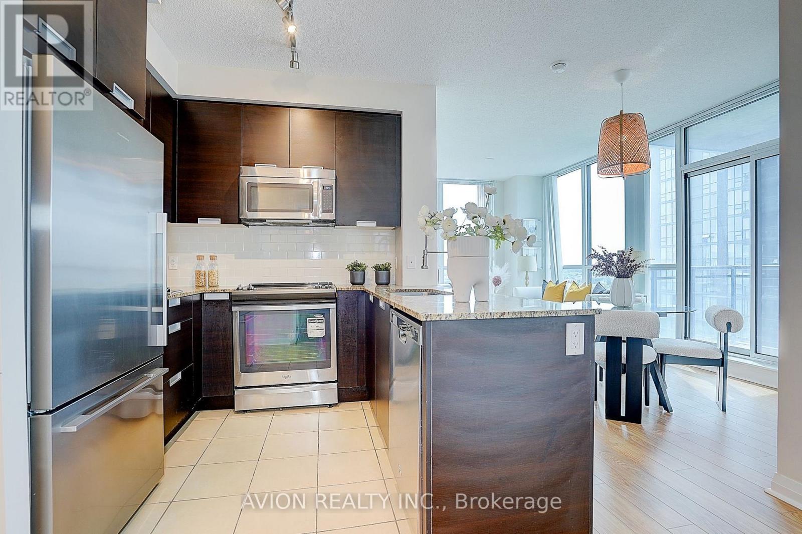 1202 - 55 Eglinton Avenue W, Mississauga, Ontario  L5R 0E5 - Photo 2 - W13541392