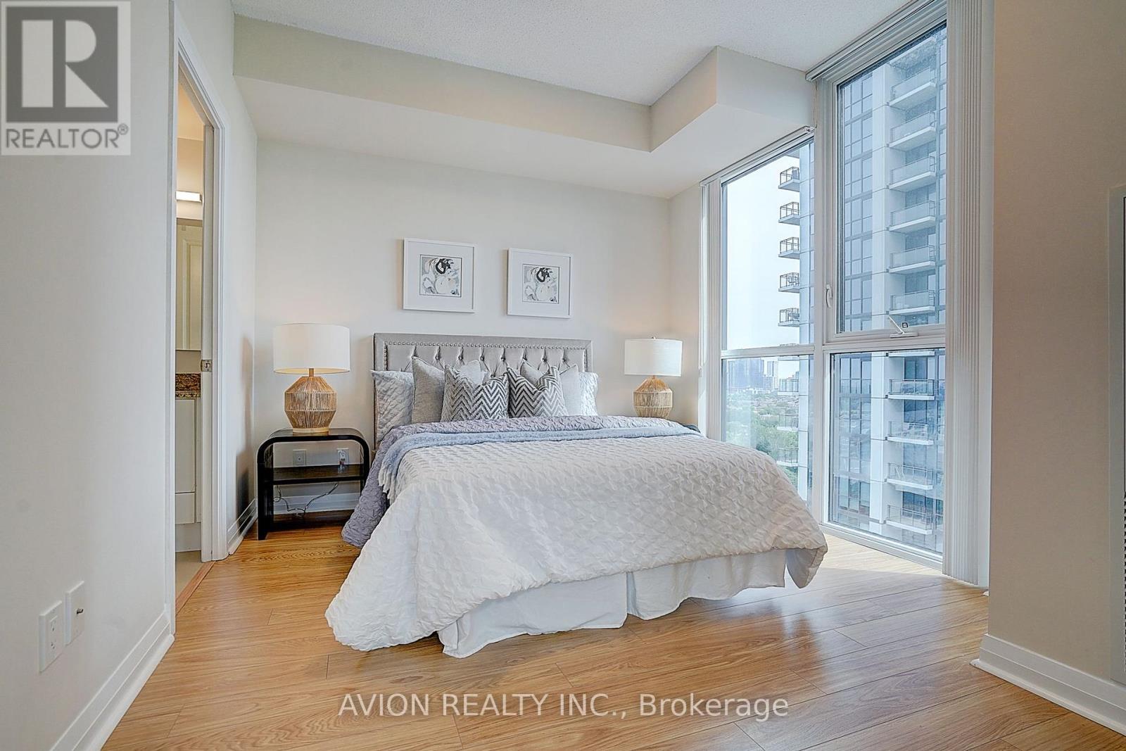 1202 - 55 Eglinton Avenue W, Mississauga, Ontario  L5R 0E5 - Photo 5 - W13541392
