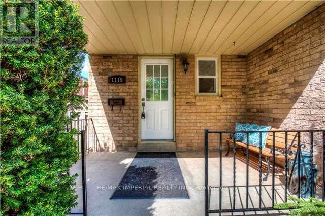 1119 Glenridge Drive, Oakville, Ontario  L6M 2L1 - Photo 2 - W13541464