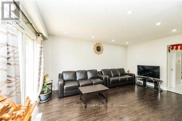 18 Omega Square, Brampton, Ontario  L6Z 1K5 - Photo 5 - W13541482