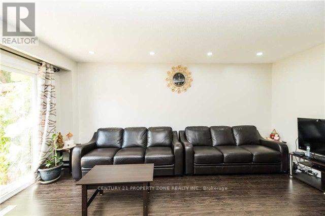 18 Omega Square, Brampton, Ontario  L6Z 1K5 - Photo 6 - W13541482