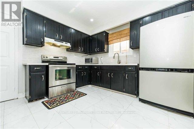 18 Omega Square, Brampton, Ontario  L6Z 1K5 - Photo 8 - W13541482