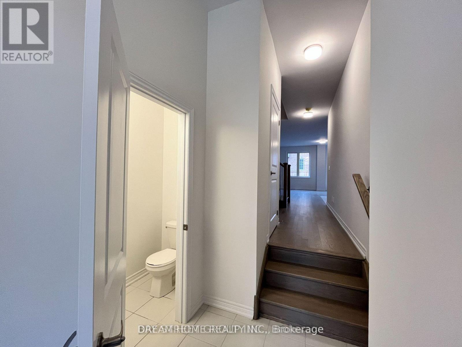 8 Brofarm Lane, Whitchurch-Stouffville, Ontario  L4A 5G2 - Photo 2 - N13541524