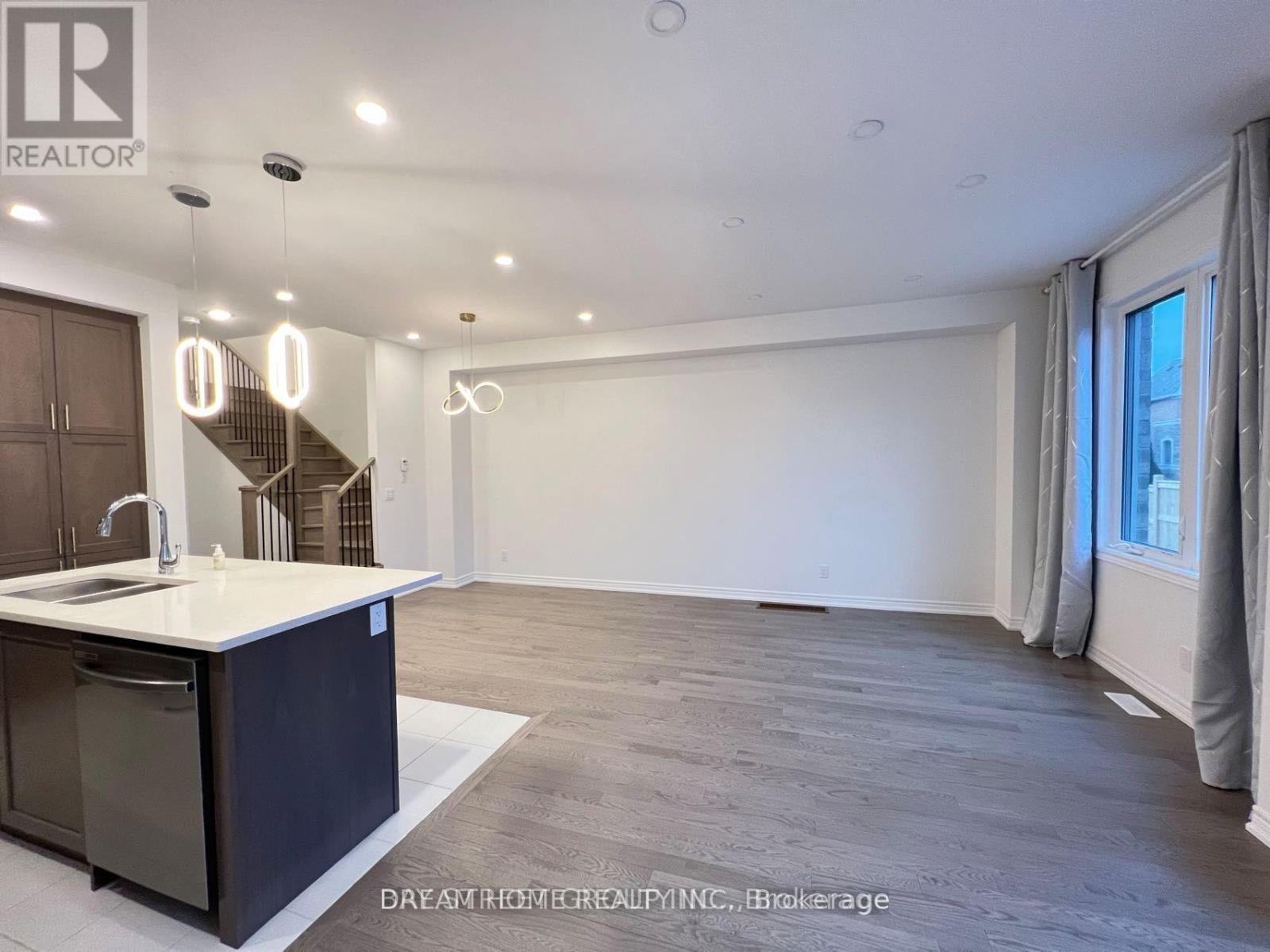 8 Brofarm Lane, Whitchurch-Stouffville, Ontario  L4A 5G2 - Photo 6 - N13541524