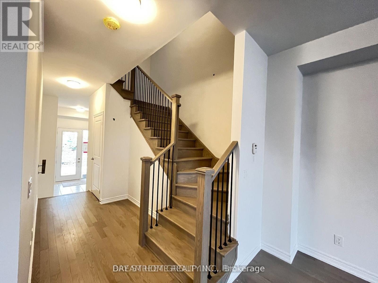 8 Brofarm Lane, Whitchurch-Stouffville, Ontario  L4A 5G2 - Photo 8 - N13541524