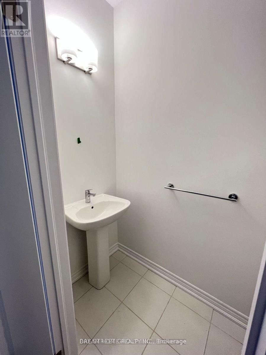 8 Brofarm Lane, Whitchurch-Stouffville, Ontario  L4A 5G2 - Photo 9 - N13541524