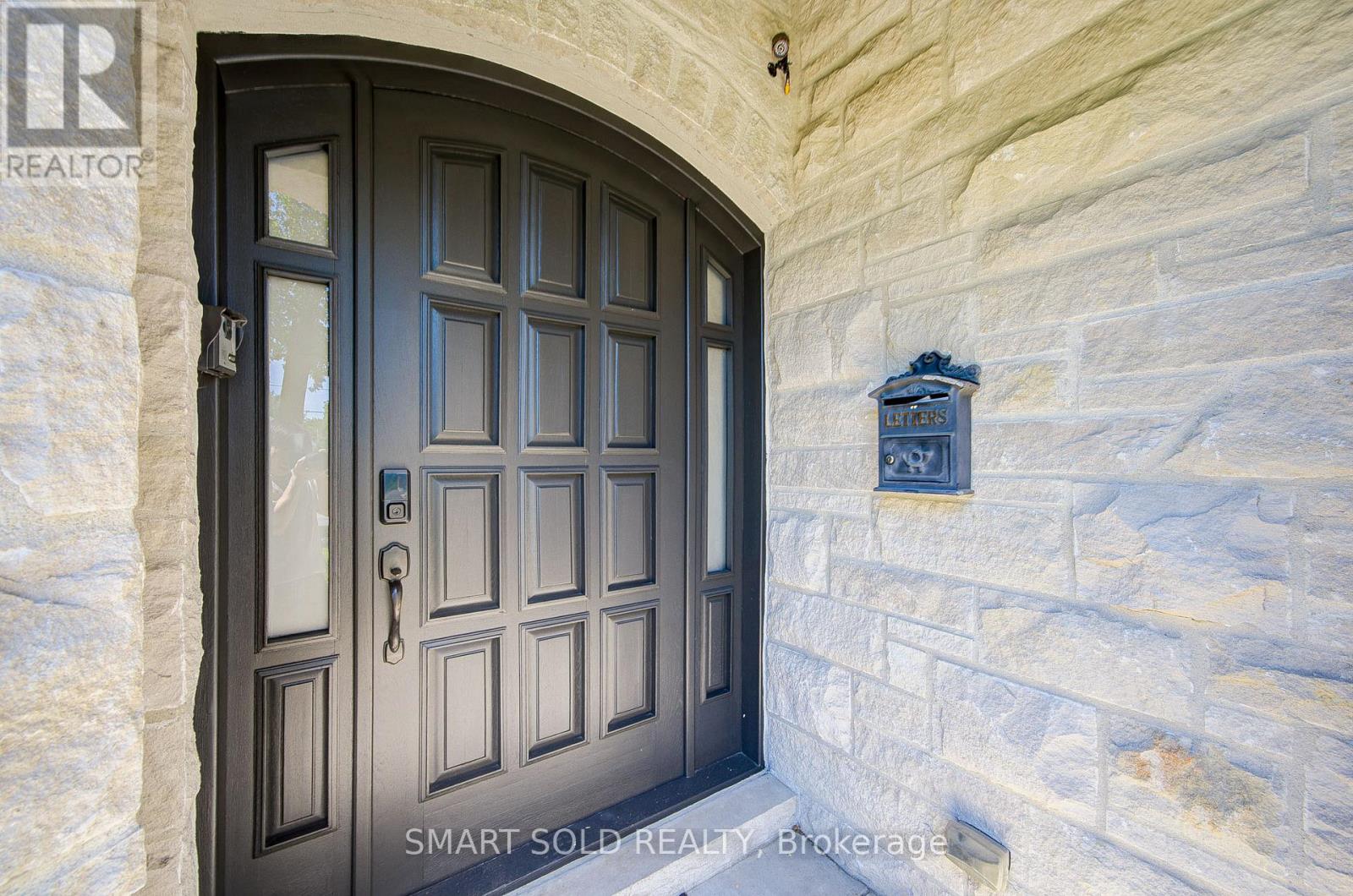 201 Burnhamthorpe Road, Toronto, Ontario  M9B 1Z2 - Photo 3 - W13541500