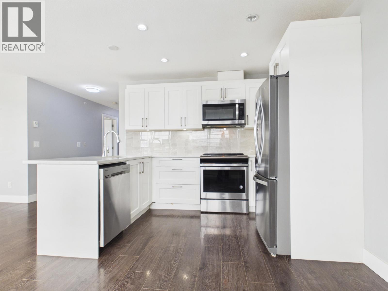 402 1990 Westminster Avenue, Port Coquitlam, British Columbia V3B 1E8 - Photo 3 - R3144486