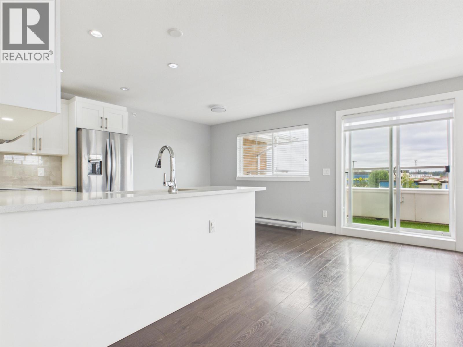 402 1990 Westminster Avenue, Port Coquitlam, British Columbia V3B 1E8 - Photo 2 - R3144486