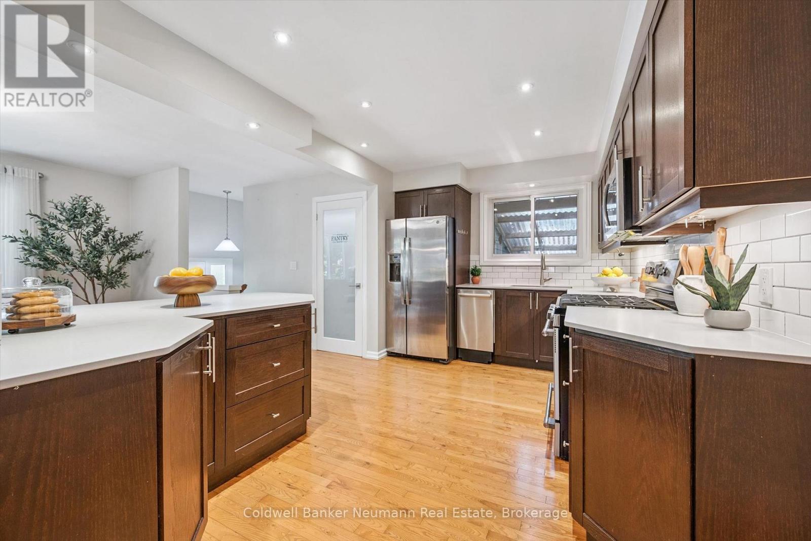 175 Woodville Place, Waterloo, Ontario  N2L 4W8 - Photo 5 - X13541588