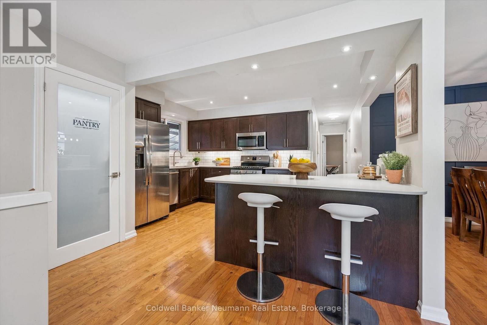 175 Woodville Place, Waterloo, Ontario  N2L 4W8 - Photo 8 - X13541588