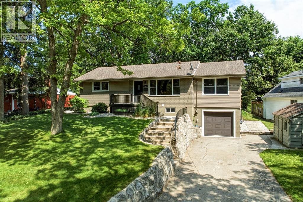 743 Errol Road East, Sarnia photo 2