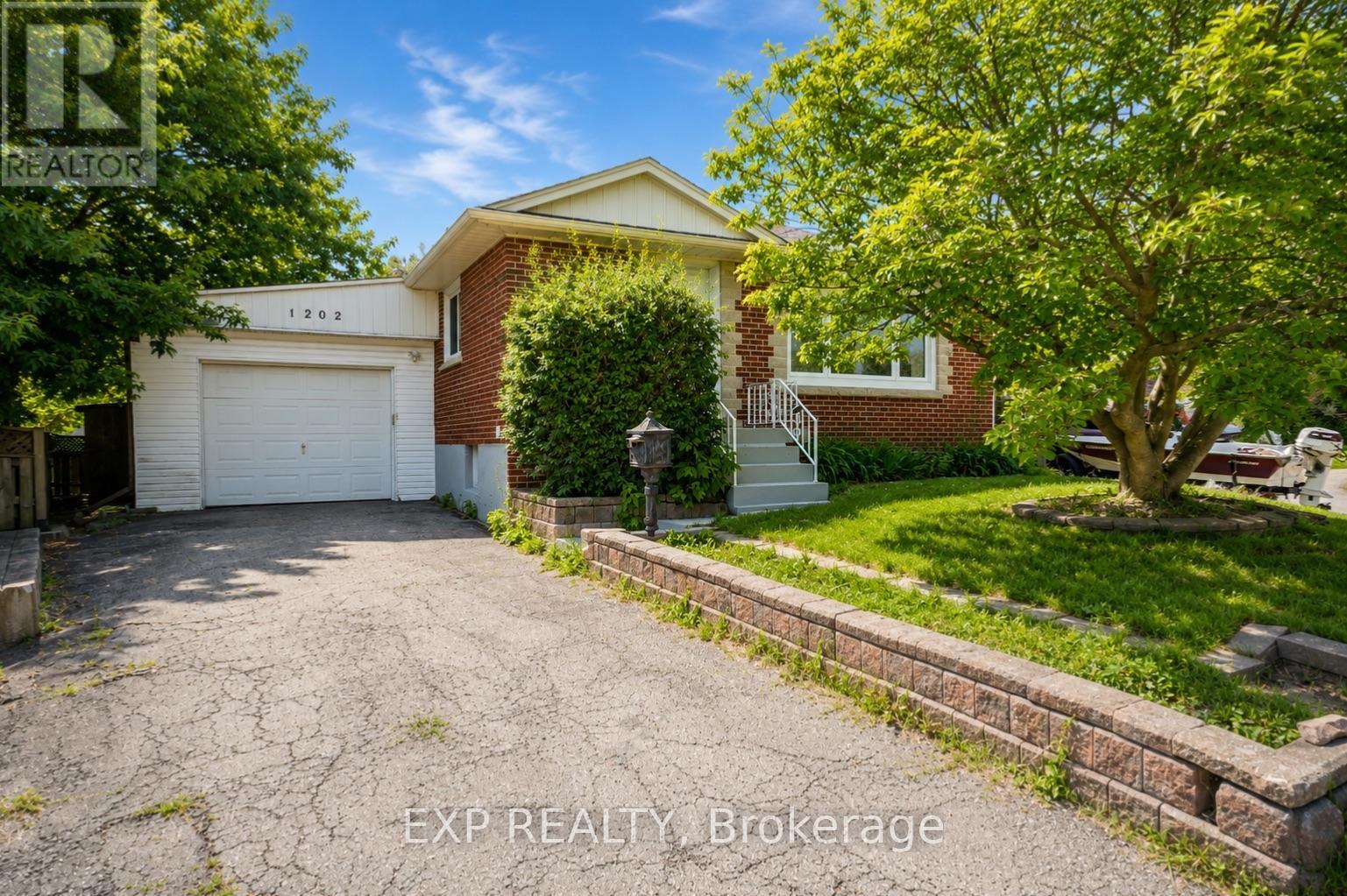 1202 SUN VALLEY COURT, Oshawa (Lakeview)