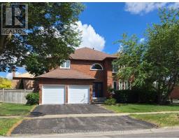 2 BALLARD CRESCENT, Newmarket, Ontario