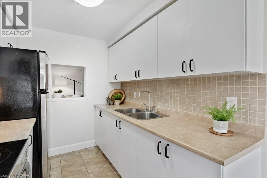 700 Erinbrook Drive Unit# 22, Kitchener, Ontario  N2E 2S7 - Photo 5 - 40846437