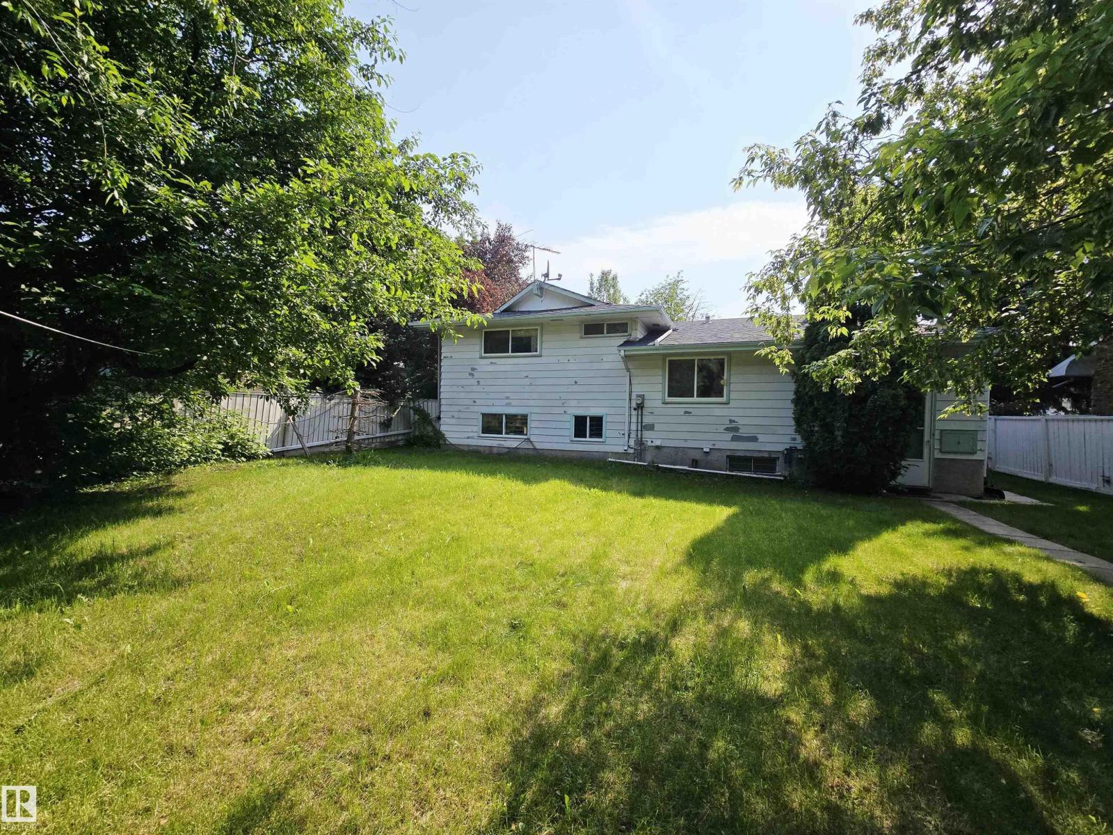 5012 143 St NW, Edmonton, Alberta  T6H 4E2 - Photo 4 - E4497772