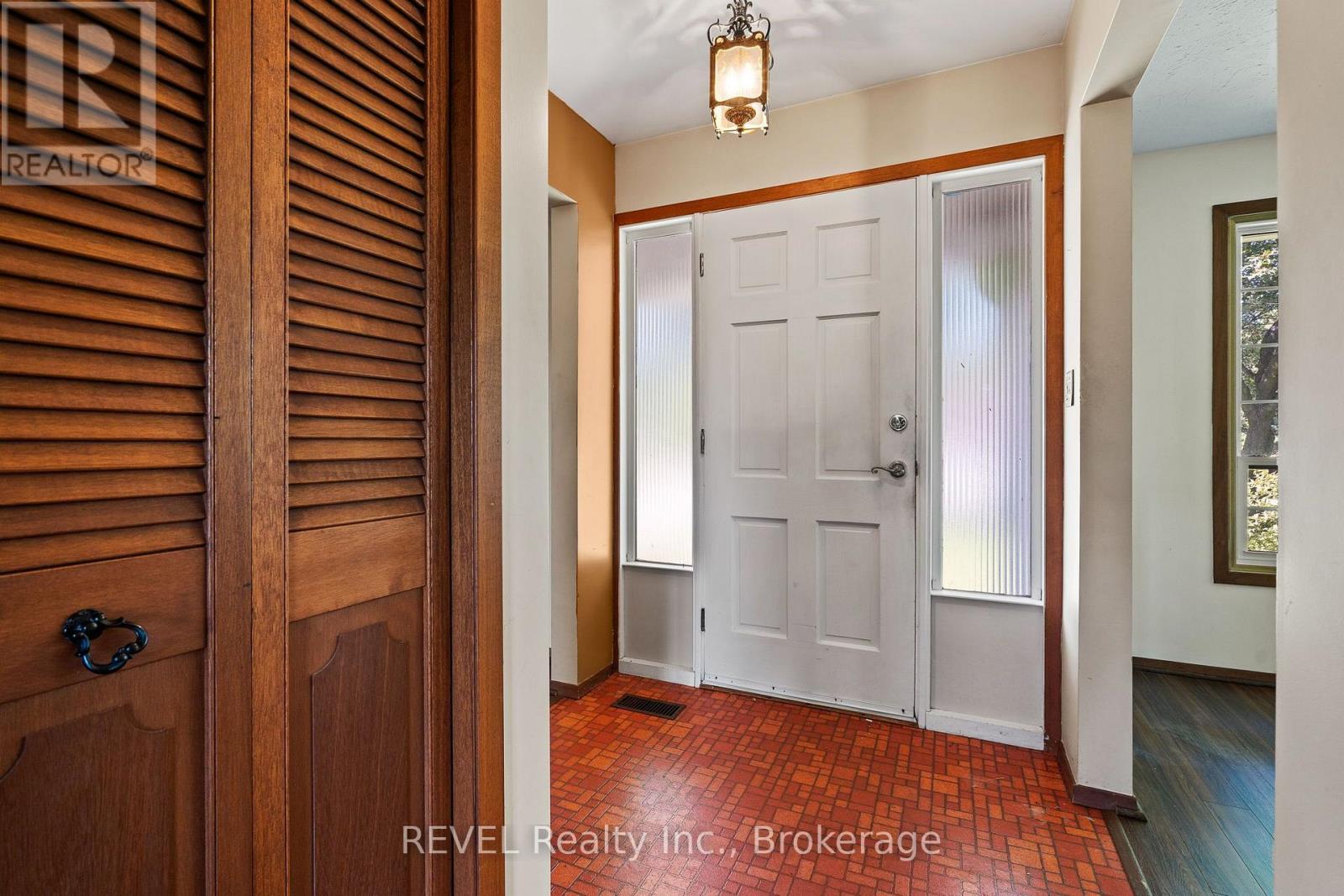 4198 Regent Court, Lincoln, Ontario  L3J 0N4 - Photo 4 - X13541650