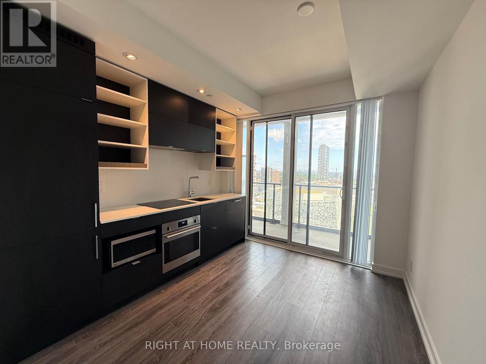 1917 - 20 Edward Street, Toronto, Ontario  M5G 0C5 - Photo 2 - C13541568