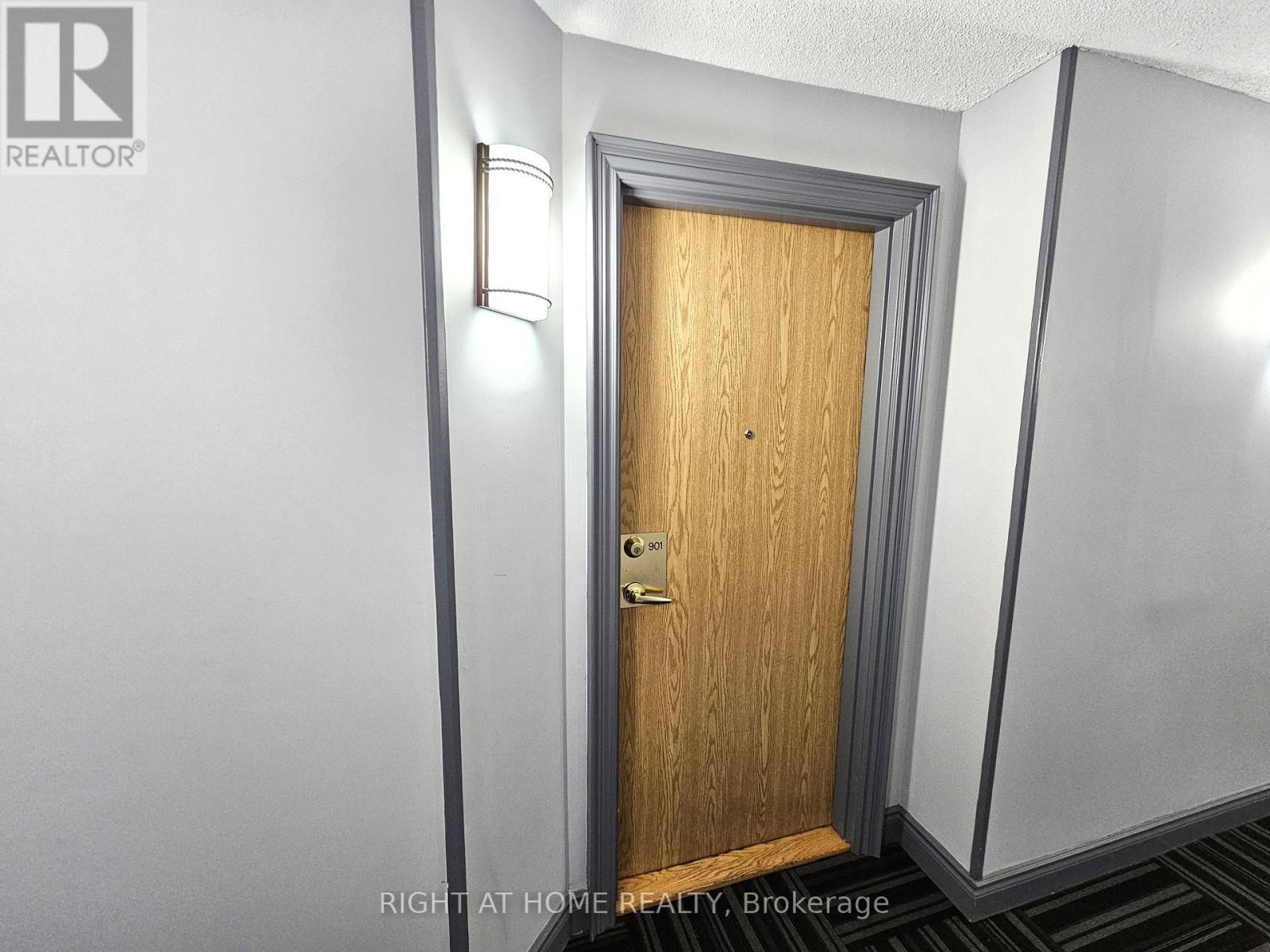 901 - 300 Alton Towers Circle, Toronto, Ontario  M1V 4X9 - Photo 2 - E13541570