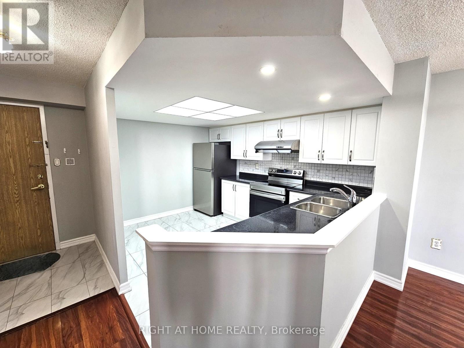 901 - 300 Alton Towers Circle, Toronto, Ontario  M1V 4X9 - Photo 3 - E13541570