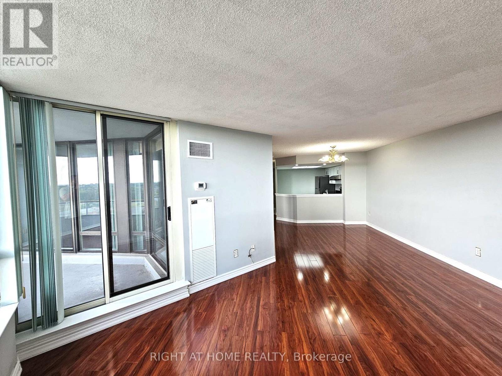 901 - 300 Alton Towers Circle, Toronto, Ontario  M1V 4X9 - Photo 7 - E13541570